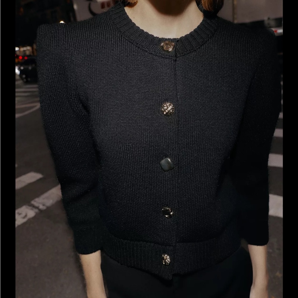 Zara limited edition minimalist cardigan with marked shoulder & gold button - Picture 5 of 12